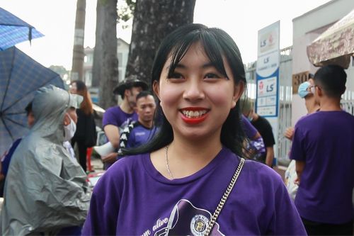 CĐV Hà Nội khuấy động không khí trước giờ bóng lăn