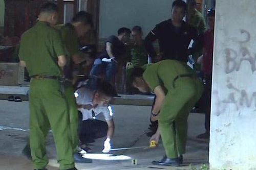 Nam sinh chết với dao găm vào ngực có biểu hiện trầm cảm
