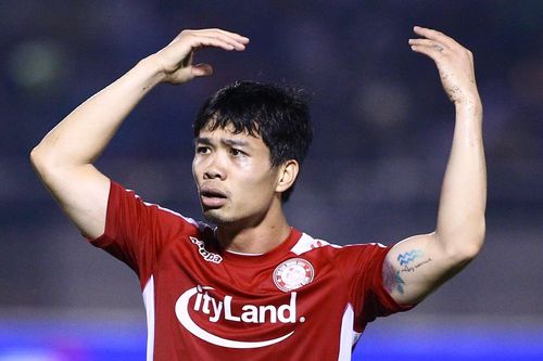 Vì sao trọng tài không thổi penalty cho Công Phượng và đồng đội?