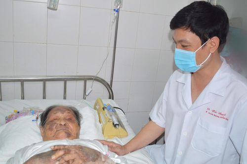 Cứu cụ bà 94 tuổi bị gãy xương đùi