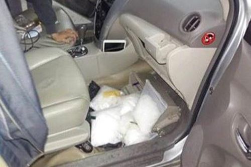 Nhiều bọc ma túy được giấu trong cánh cửa ôtô