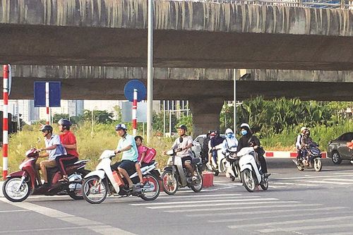 Tái diễn đi ngược chiều trên Đại lộ Thăng Long: Tổ chức giao thông thiếu khoa học