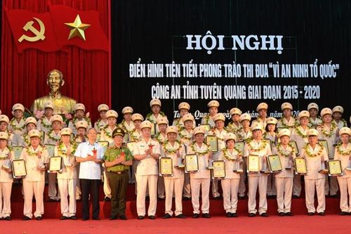 Xây dựng Đảng bộ Công an Tuyên Quang trong sạch, vững mạnh