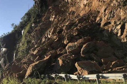 4.000 m3 đất đá vùi lấp tỉnh lộ 129