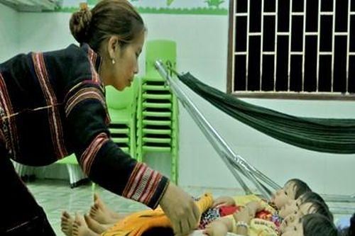 Binh đoàn 15 luôn quan tâm, chăm lo tới các cháu mầm non