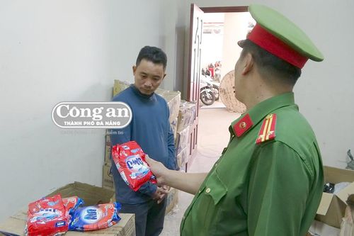 Buôn hàng giả để... thoát nghèo!