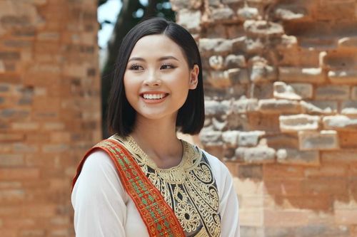 Người đẹp Đào Thị Hà diện trang phục Chăm quảng bá lễ hội văn hóa dân gian Khánh Hòa