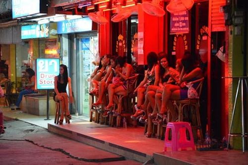 Đề xuất 'phố đèn đỏ': 'Nhập khẩu' gái dịch vụ nước ngoài, tại sao không!