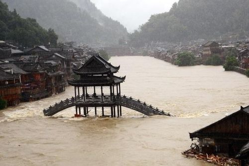 Lũ lụt ở Trung Quốc: Những di tích, danh thắng hàng trăm năm tuổi ngụp lặn trong nước lũ