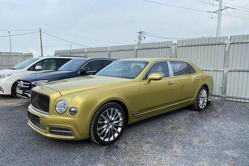 Chiêm ngưỡng xe Bentley Mulsanne EWB Julep tại Việt Nam với ngoại thất màu vàng