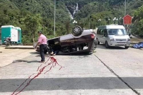 Tai nạn lật xe 7 chỗ tại khu du lịch Cầu kính Rồng mây làm một người tử vong