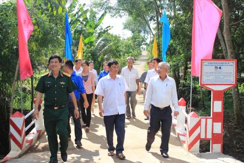 Những cây cầu bắc nhịp yêu thương
