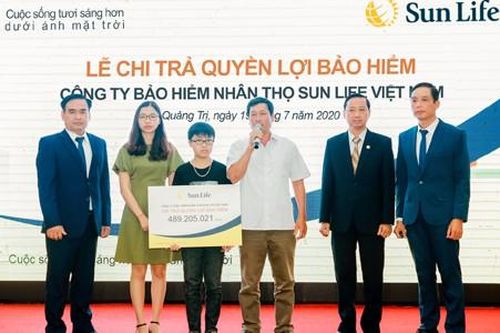 Sun Life Việt Nam chi trả quyền lợi bảo hiểm cho Khách hàng tại Quảng Trị