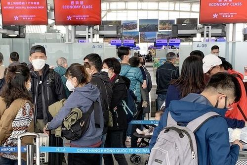 Hai khách nhập cảnh từ Trung Quốc về Hà Nội, dùng giấy tờ giả định bay đi TP HCM