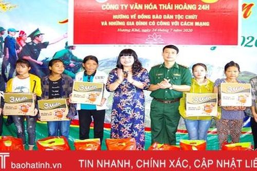 Bộ đội Biên phòng Hà Tĩnh phối hợp trao 42 suất quà cho bà con dân tộc Chứt