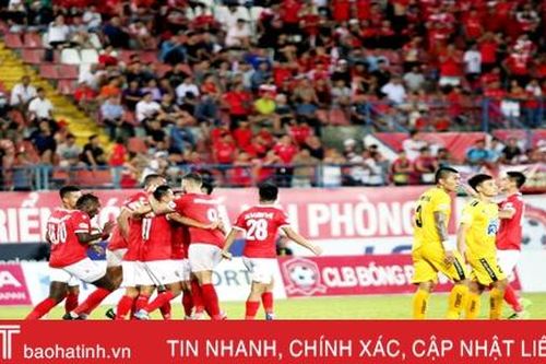 Hồng Lĩnh Hà Tĩnh thoát thua trước Hải Phòng nhờ chân sút từ ghế dự bị