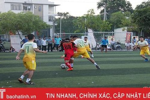 18 đội bóng tranh tài Hội thao Khối Kinh tế kỹ thuật Hà Tĩnh