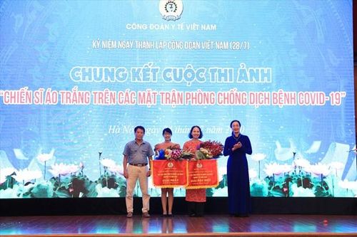 Trao giải cuộc thi ảnh nét đẹp công đoàn và người lao động ngành y tế