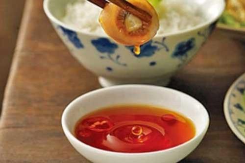 Sai lầm khi dùng nước mắm khiến món ăn mất ngon lại gây hại cho sức khỏe, nguy hiểm nhất là điều số 3