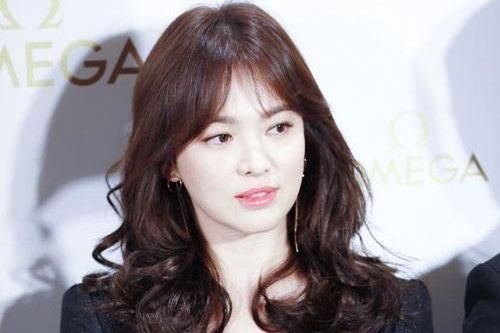 Tiết lộ nhan sắc thật của Song Hye Kyo qua những bức ảnh chụp vội, giật mình với tấm hình số 3
