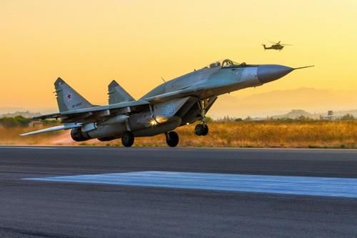 Tên lửa Iran suýt bắn nhầm máy bay Nga trên bầu trời Syria