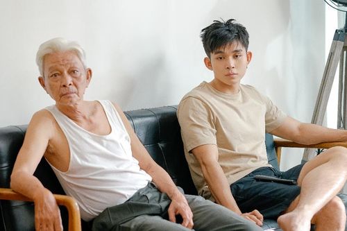Jun Phạm dành thời gian bên bố trước thềm tuổi mới, trải lòng về giai đoạn 'bước sang U40'