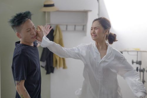 Lộ hình ảnh một thành viên của Da LAB bất ngờ ăn cú tát lật cả mặt từ Miu Lê, chuyện gì đã xảy ra?