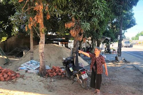 Cụ bà hơn 90 tuổi tố UBND huyện giữ trái phép nhiều GCN QSDĐ của gia đình