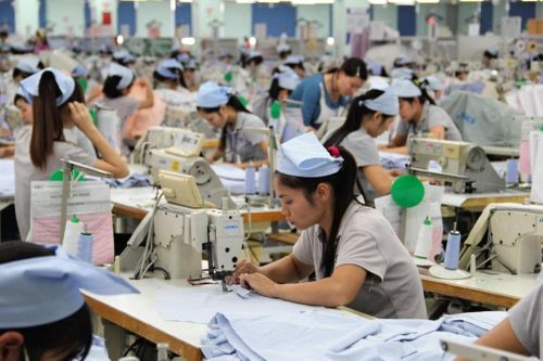 Khó khăn do Covid-19, ngành dệt may vẫn đảm bảo công việc cho lao động