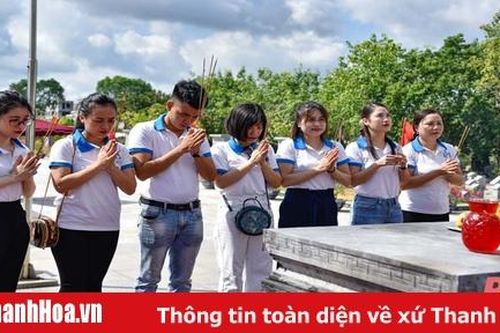 Thăm hỏi, tặng quà người có công nhân ngày 27-7