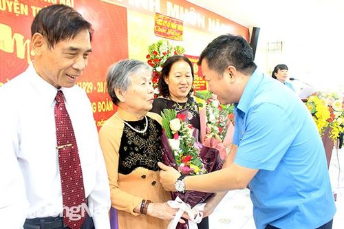 Họp mặt kỷ niệm 91 năm ngày thành lập Công đoàn Việt Nam