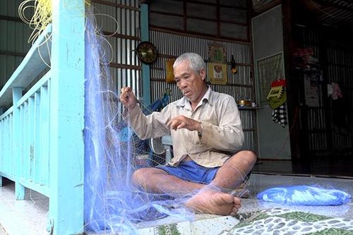 Người dân đầu nguồn ngóng lũ