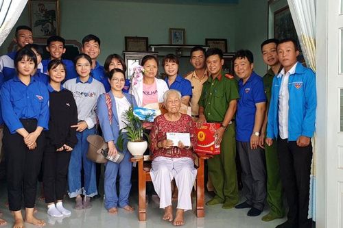 Tuổi trẻ huyện Bảo Lâm tri ân các Mẹ Việt Nam Anh hùng