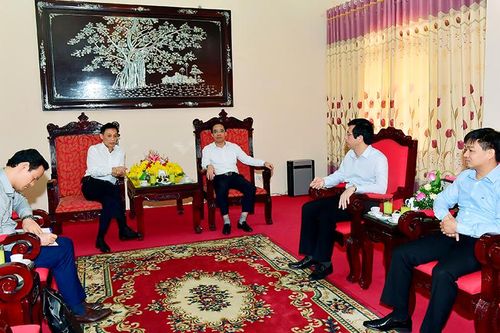 Đoàn công tác của Bộ Ngoại giao làm việc tại Tuyên Quang