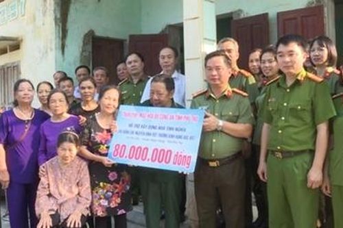 Công an tỉnh Phú Thọ hỗ trợ kinh phí xây dựng nhà tình nghĩa cho thương binh