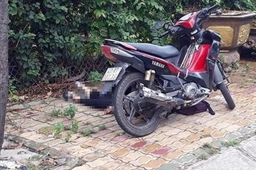 Nam sinh viên tử vong với con dao cắm trên ngực có dấu hiệu tự tử