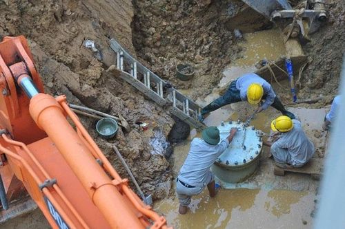 Nước sạch sông Đà cấp trở lại sau sự cố đường ống