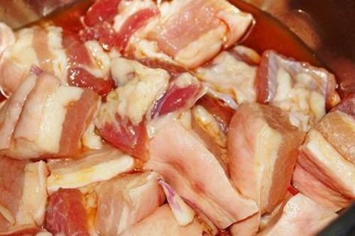 Thêm thứ này vào ướp, thịt chả nướng mềm, thơm, ngậy như tan trong miệng, ăn bao nhiêu cũng không ngán