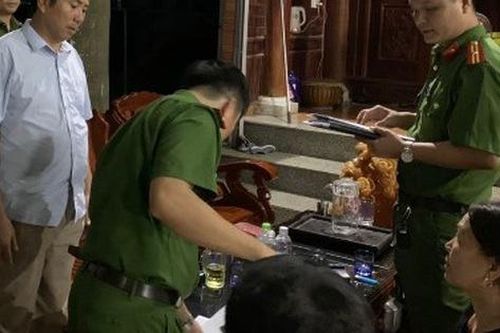 Bắt giám đốc công ty xây dựng liên quan đến đề án hỗ trợ người Ơ Đu ở Nghệ An
