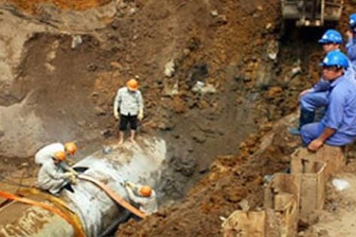 Lần thứ 2 trong tháng 7, đường ống nước sạch sông Đà gặp sự cố
