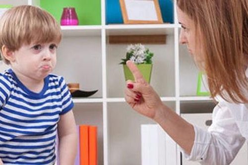 5 sai lầm bố mẹ thường mắc phải khi nuôi dạy con trai