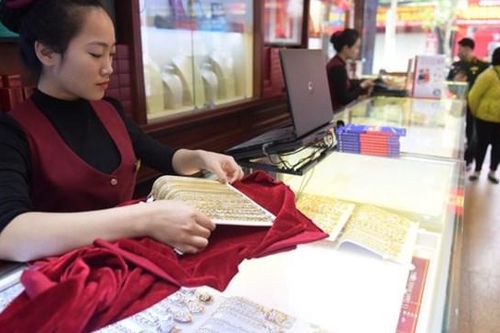 Giá vàng tăng thẳng đứng