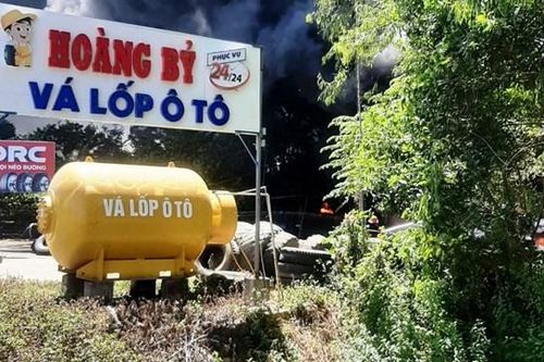 Quảng Nam: Cháy lớn cơ sở vá lốp ô tô