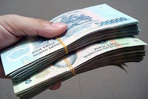 Người phụ nữ tạt chất bẩn đưa nạn nhân 100 triệu để mong bãi nại