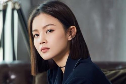 Lee Hi trải lòng về cái chết của Jonghyun