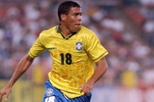 Ngày Ronaldo 'béo' bùng nổ với biệt danh Ronaldinho