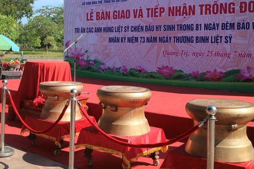 Quảng Trị tiếp nhận trống đồng tặng khu di tích Thành cổ