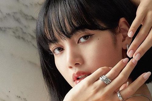 Lisa Blackpink ngời ngời khí chất khi làm đại sứ cho thương hiệu lớn