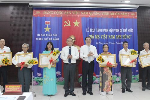 Đà Nẵng có thêm 7 bà mẹ Việt Nam anh hùng