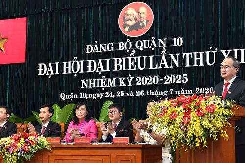 Bí thư Thành ủy TPHCM Nguyễn Thiện Nhân: Các ngành dịch vụ của quận 10 cần chuyển hướng phục vụ
